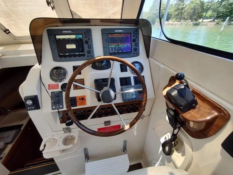 Slide: The Image of Mainship Pilot 30-II Sedan 2005 - 34