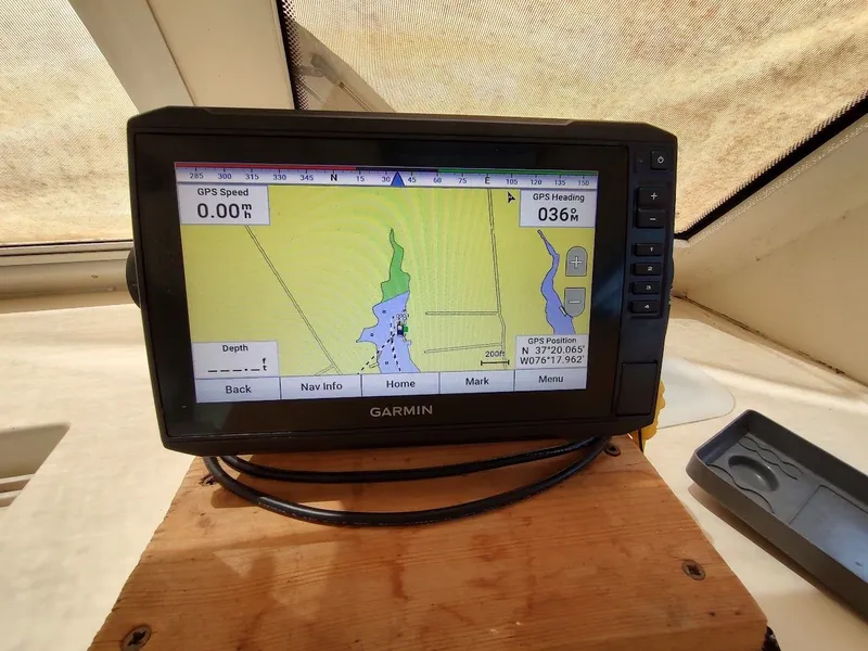 Slide: The Image of Mainship Pilot 30-II Sedan 2005 - 35