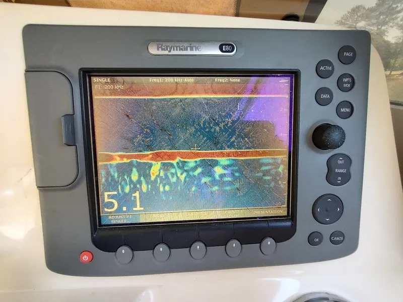 Slide: The Image of Mainship Pilot 30-II Sedan 2005 - 37
