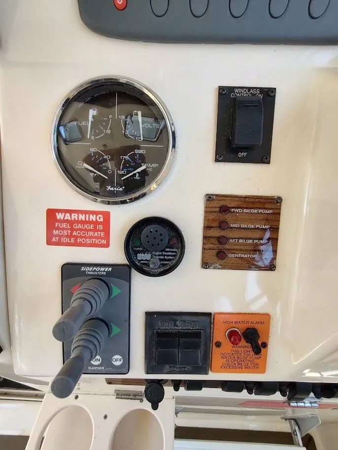 Slide: The Image of Mainship Pilot 30-II Sedan 2005 - 40