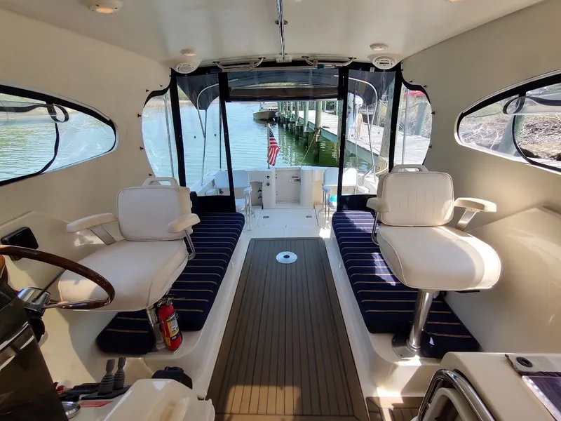 Slide: The Image of Mainship Pilot 30-II Sedan 2005 - 45
