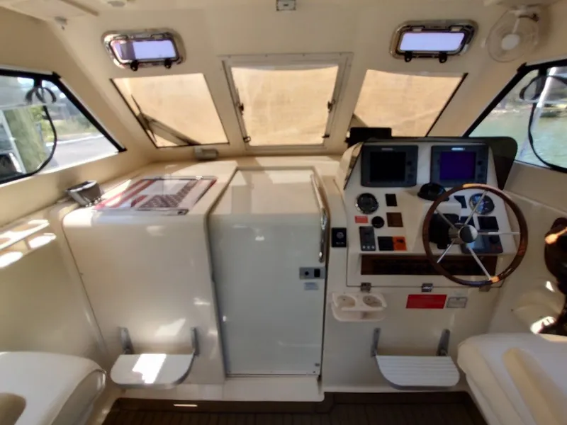 Slide: The Image of Mainship Pilot 30-II Sedan 2005 - 50