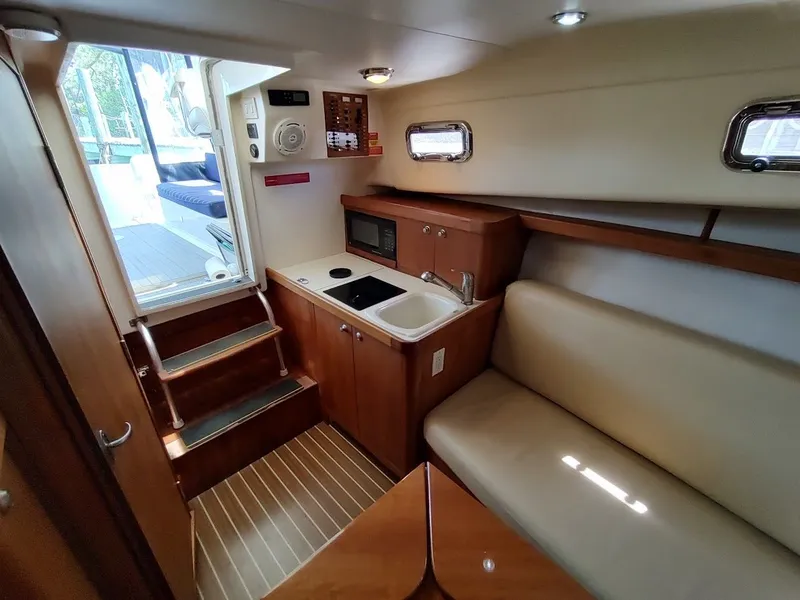 Slide: The Image of Mainship Pilot 30-II Sedan 2005 - 54