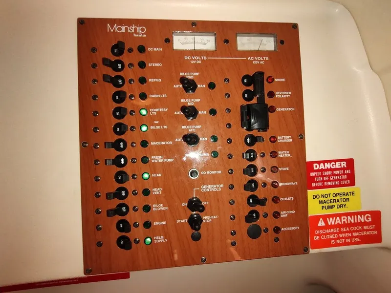 Slide: The Image of Mainship Pilot 30-II Sedan 2005 - 65