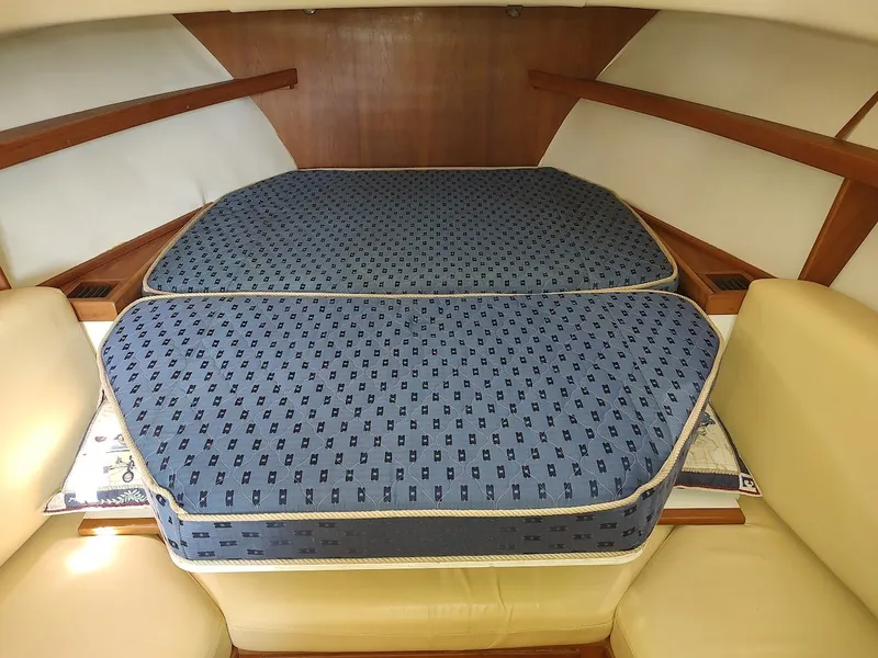 Slide: The Image of Mainship Pilot 30-II Sedan 2005 - 67