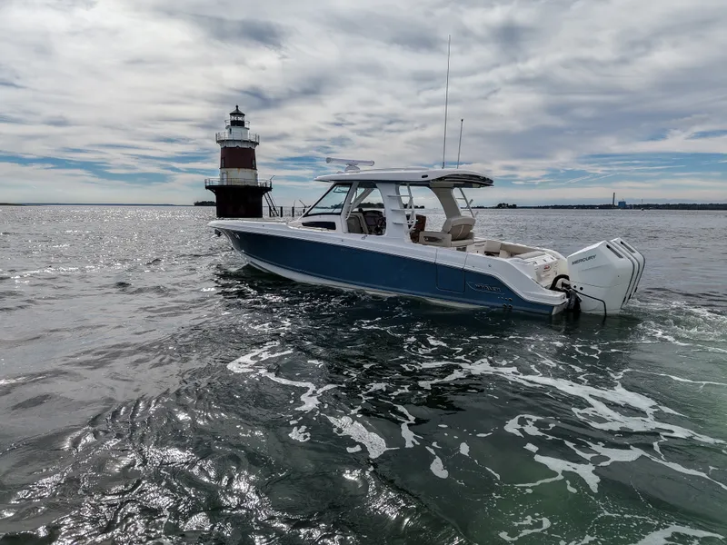 The Image of Boston Whaler 350 Realm 2027 - 0
