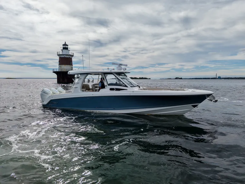 The Image of Boston Whaler 350 Realm 2027 - 0