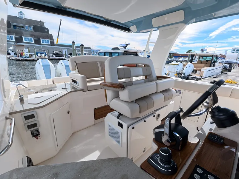 Slide: The Image of Boston Whaler 350 Realm 2027 - 18