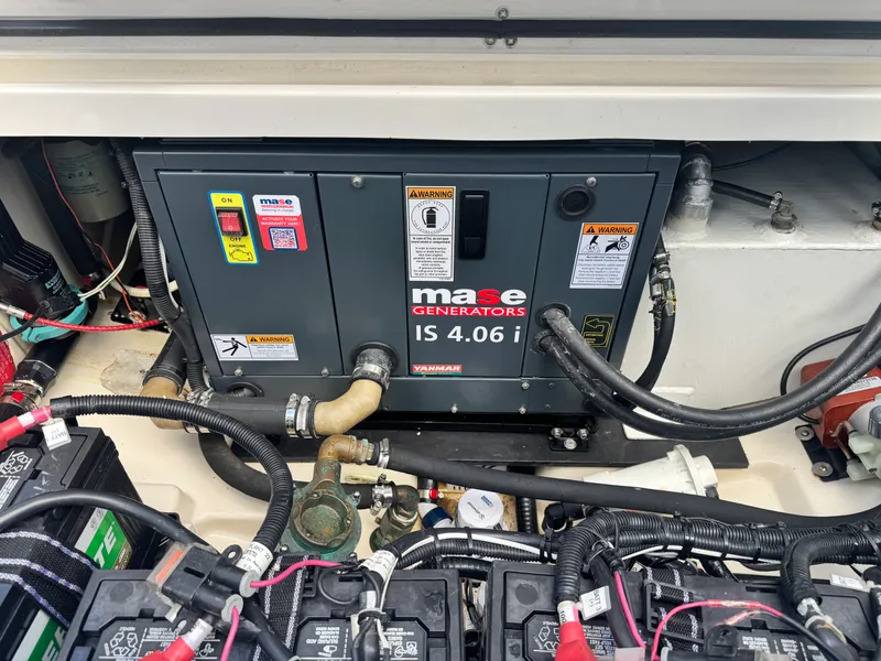 Slide: The Image of Boston Whaler 315 CONQUEST 2018 - 15