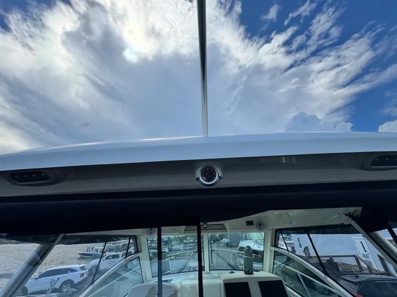 Slide: The Image of Boston Whaler 315 CONQUEST 2018 - 18
