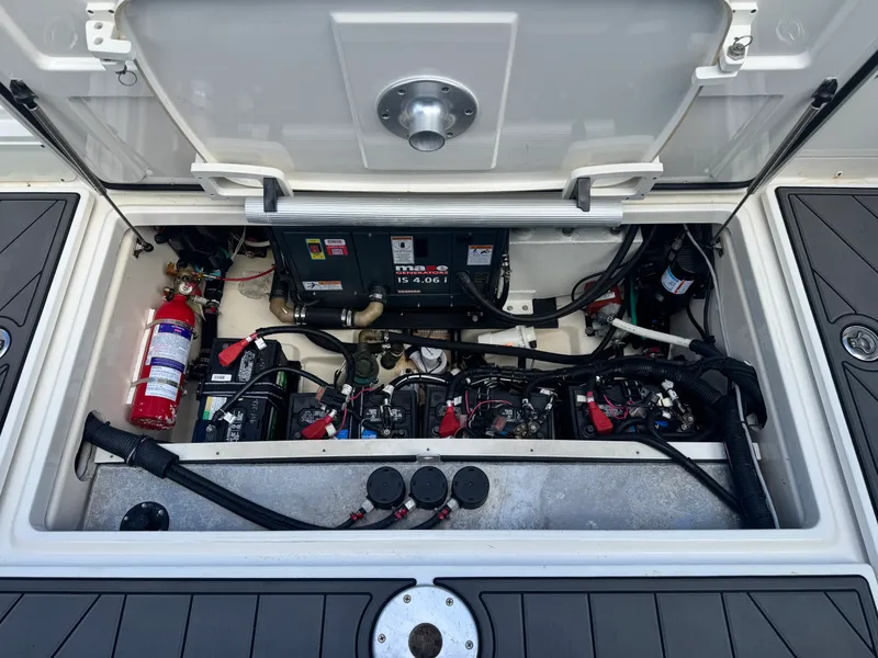 Slide: The Image of Boston Whaler 315 CONQUEST 2018 - 14