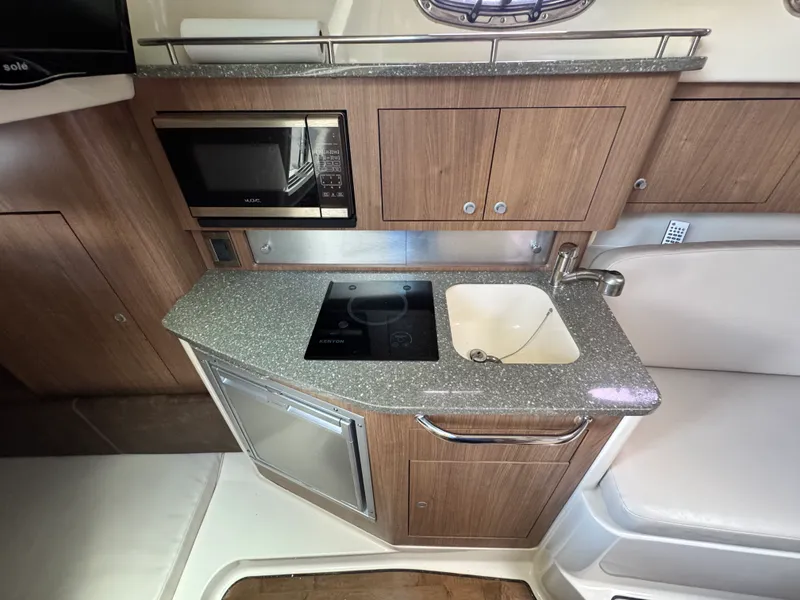 Slide: The Image of Boston Whaler 315 CONQUEST 2018 - 29