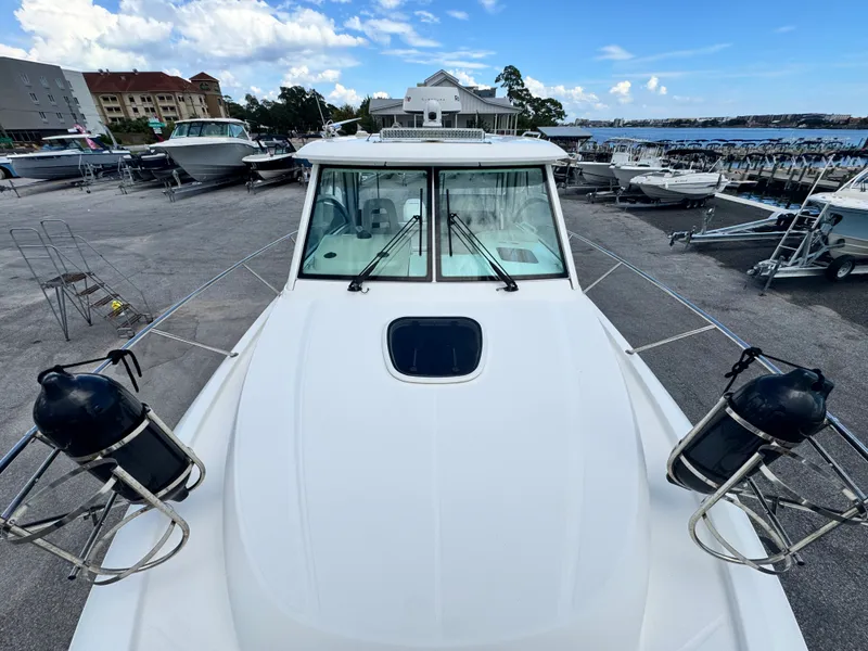 Slide: The Image of Boston Whaler 315 CONQUEST 2018 - 34