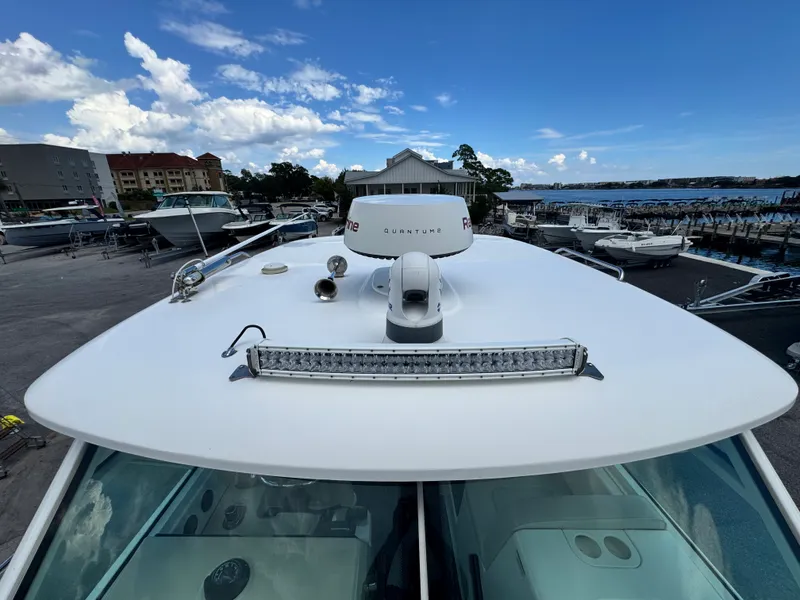Slide: The Image of Boston Whaler 315 CONQUEST 2018 - 35