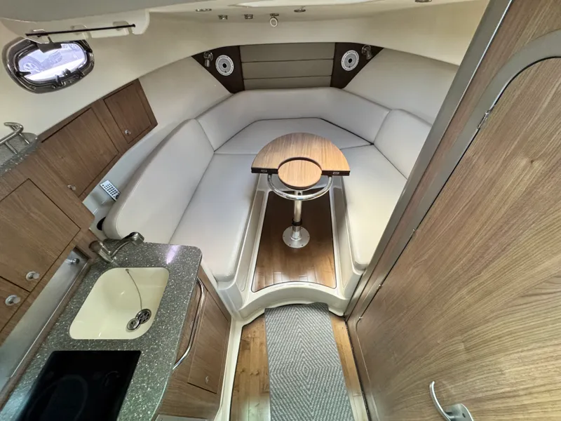 Slide: The Image of Boston Whaler 315 CONQUEST 2018 - 27