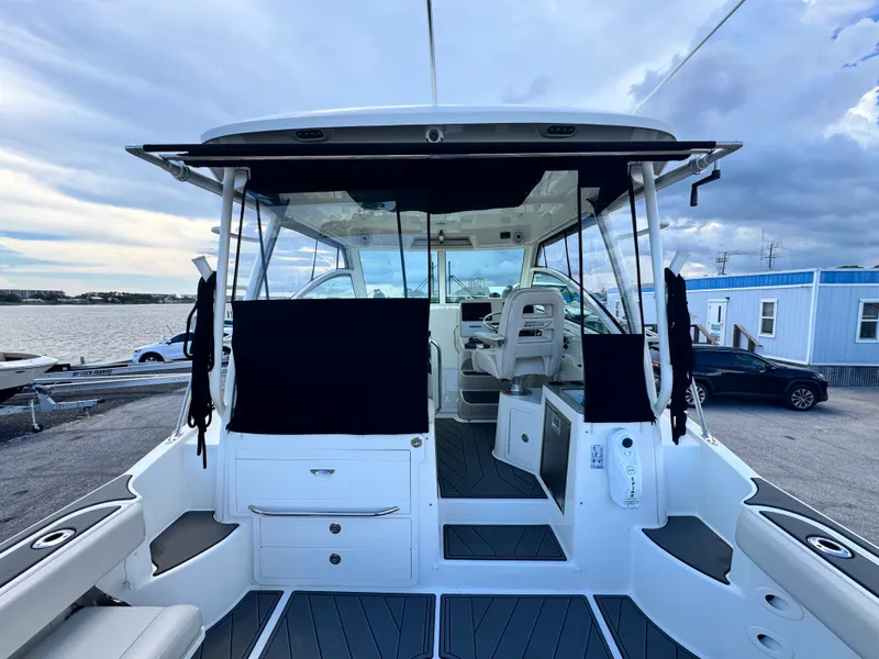 Slide: The Image of Boston Whaler 315 CONQUEST 2018 - 17