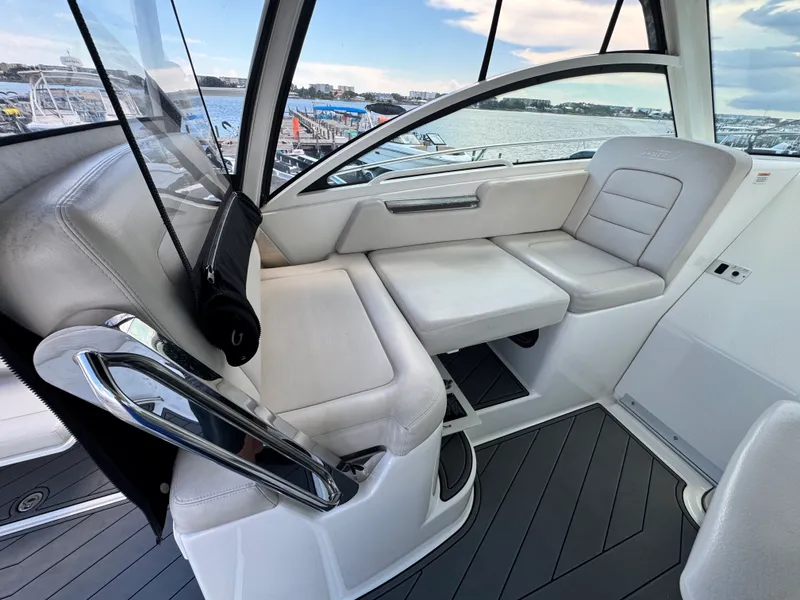 Slide: The Image of Boston Whaler 315 CONQUEST 2018 - 21