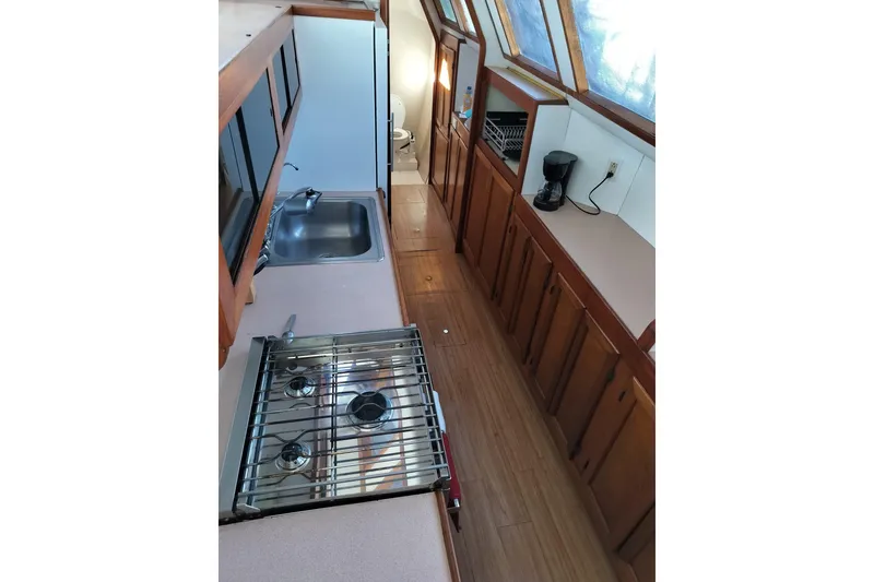 Slide: The Image of Interior of 2003 Custom Leopard Morrelli & Melvin 46 yacht kitchen with stove and sink. - 20