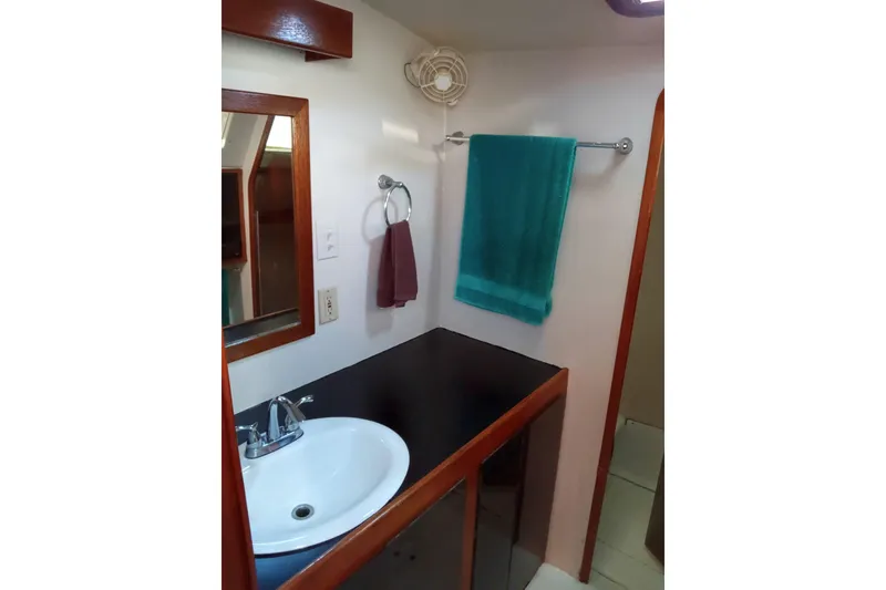 Slide: The Image of Bathroom interior of 2003 Custom Leopard Morrelli & Melvin 46 yacht, featuring sink and towels. - 25