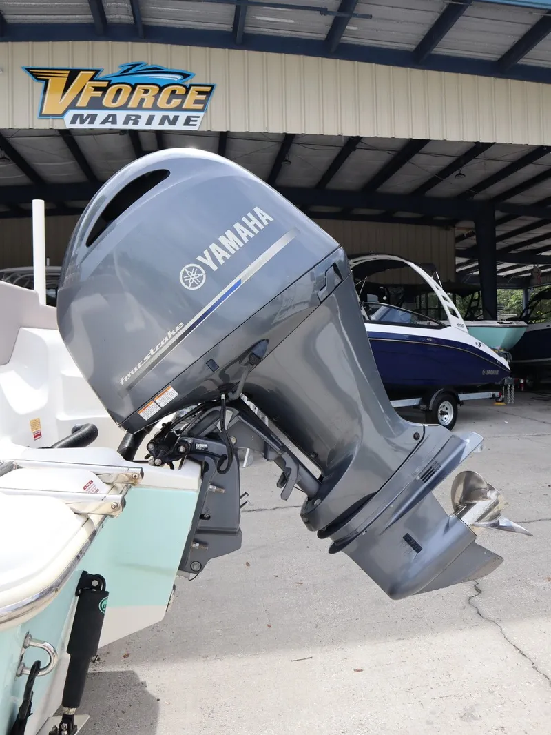 Slide: The Image of Yamaha outboard motor on Key West Center Console 219FS, 2021. - 10