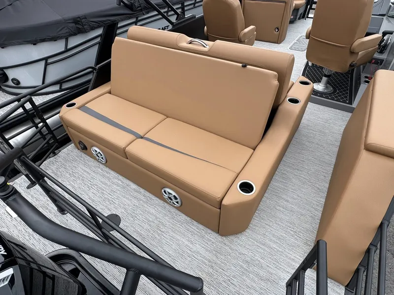 Slide: The Image of Starcraft SLS-5 Q DH 2026 boat with beige seating area. - 15