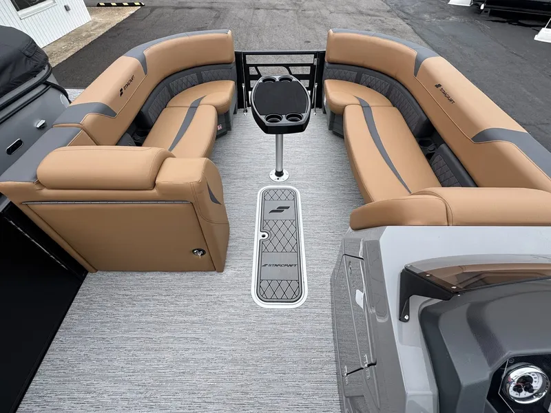 Slide: The Image of Interior of 2026 Starcraft SLS-5 Q DH with luxurious seating. - 25