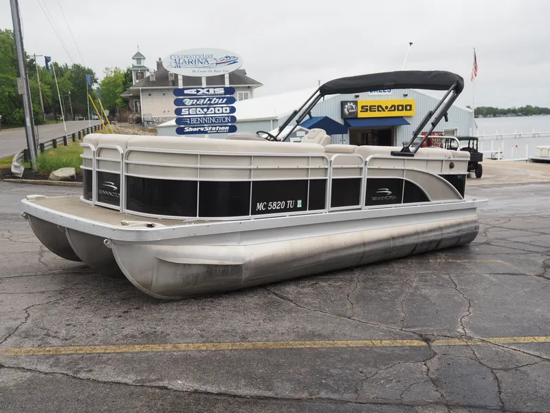 The Image of 2015 Bennington S21 pontoon boat at Coldwater Lake Marina. - 1