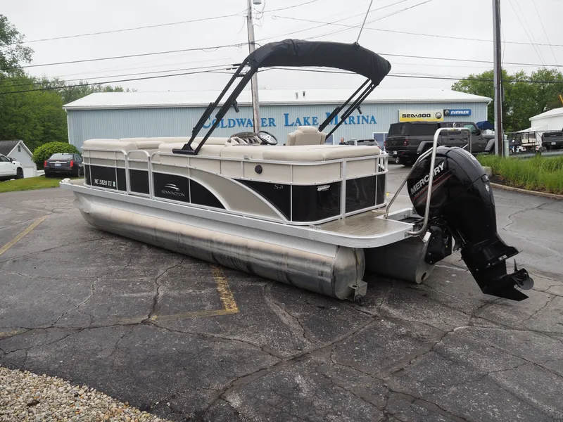 Slide: The Image of 2015 Bennington S21 pontoon boat parked at marina. - 4