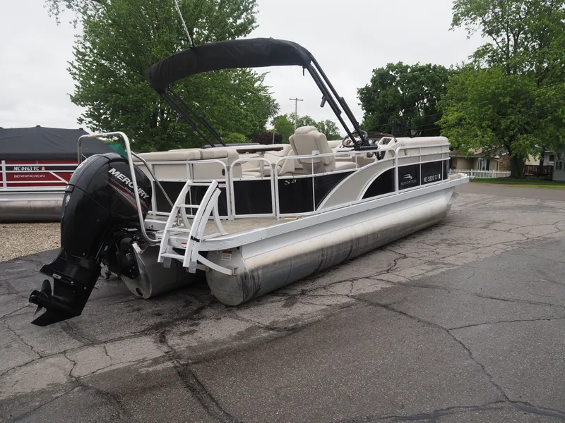 Slide: The Image of 2015 Bennington S21 pontoon boat with Mercury outboard motor. - 6