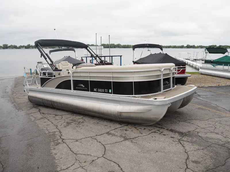 Slide: The Image of 2015 Bennington S21 pontoon boat parked by the lakeside. - 7