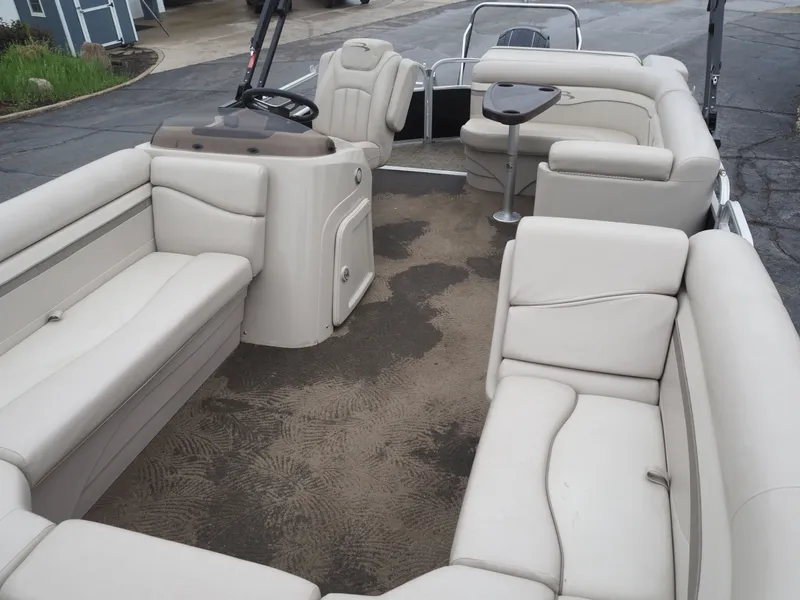Slide: The Image of Interior of a 2015 Bennington S21 pontoon boat with beige seating. - 8