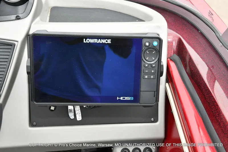 Slide: The Image of Lowrance HDS9 on Ranger VX1888 WT boat, 2021 model. - 43