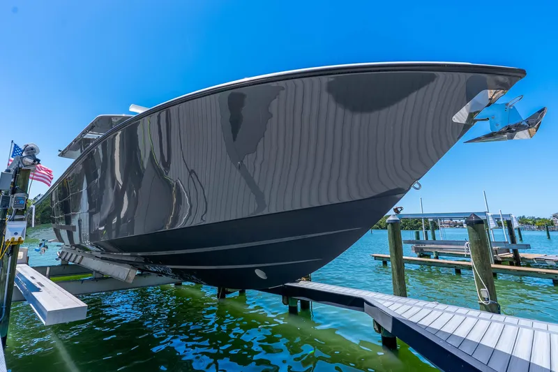 Slide: The Image of Yellowfin 42 Offshore 2024 - 17