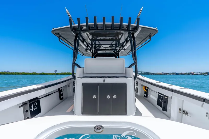 Slide: The Image of Yellowfin 42 Offshore 2024 - 29