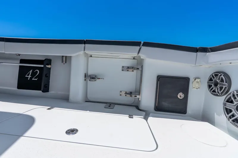 Slide: The Image of Yellowfin 42 Offshore 2024 - 32