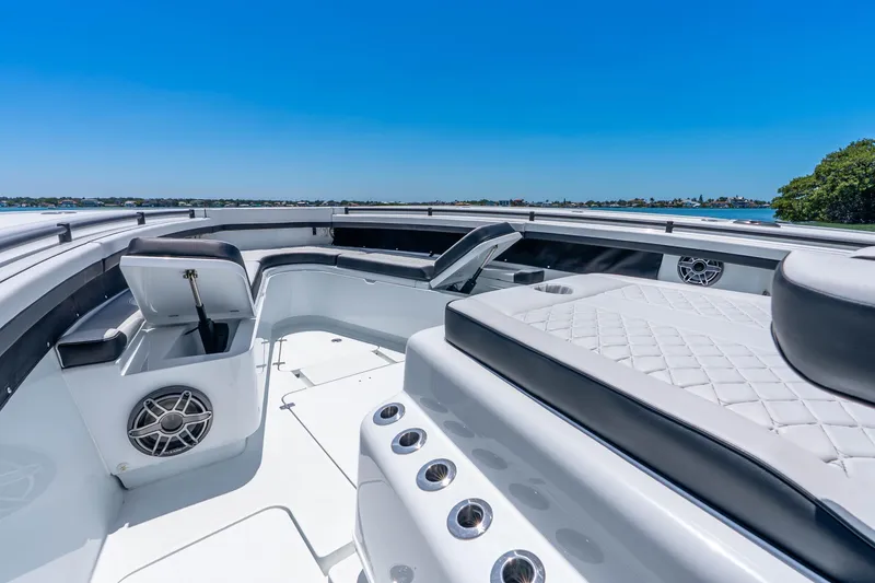 Slide: The Image of Yellowfin 42 Offshore 2024 - 36