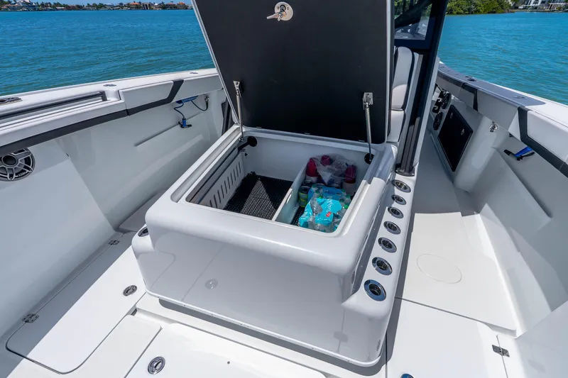 Slide: The Image of Yellowfin 42 Offshore 2024 - 44