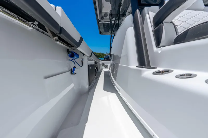 Slide: The Image of Yellowfin 42 Offshore 2024 - 49