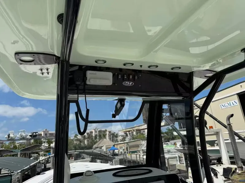 Slide: The Image of Interior view of 2023 Sea Hunt Ultra 275 SE boat model. - 11