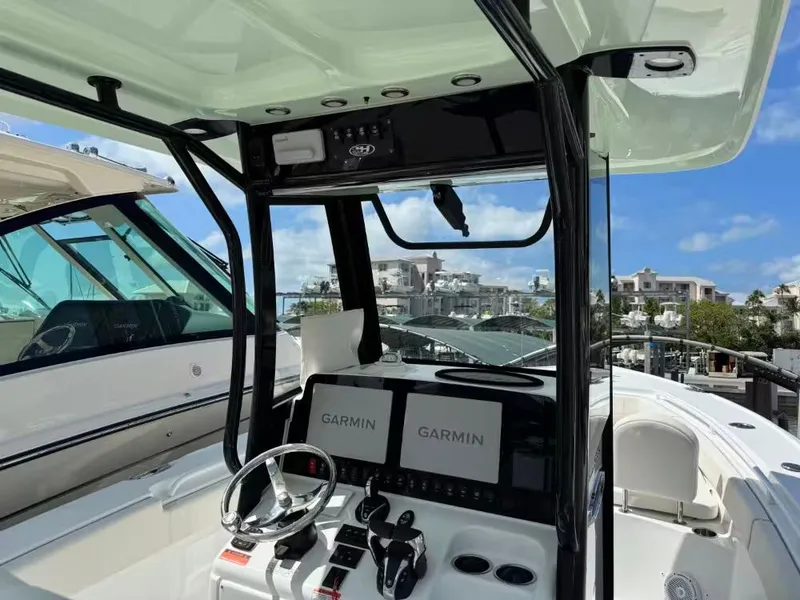 Slide: The Image of Interior view of 2023 Sea Hunt Ultra 275 SE boat. - 12