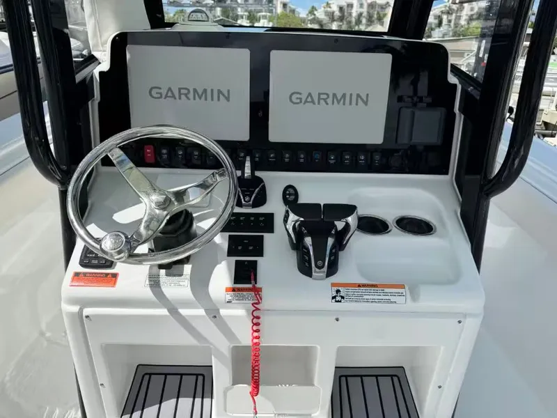 Slide: The Image of 2023 Sea Hunt Ultra 275 SE helm with Garmin displays. - 13