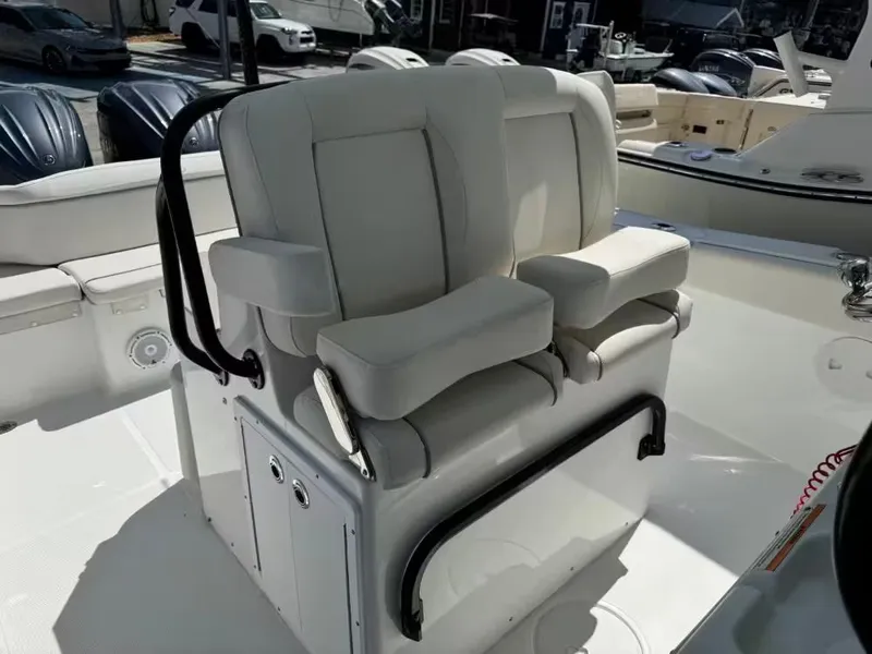 Slide: The Image of 2023 Sea Hunt Ultra 275 SE boat seats in white. - 9