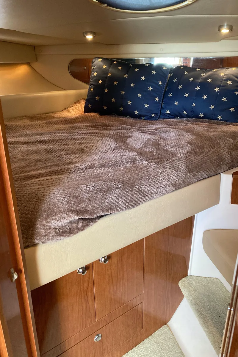 Slide: The Image of 2007 Regal 3760 Commodore cabin with cozy bed and star-patterned pillows. - 43