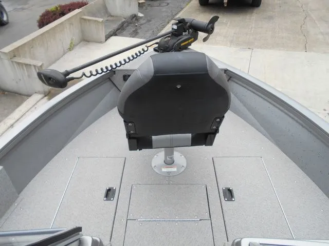 Slide: The Image of Crestliner 1700 Vision 2019 - 14