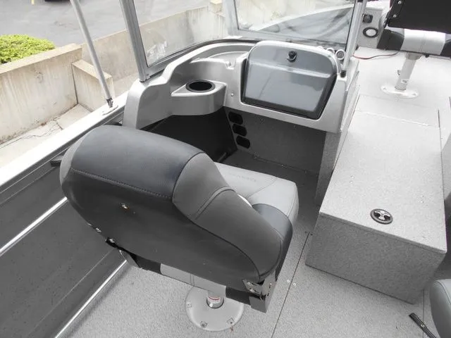 Slide: The Image of Crestliner 1700 Vision 2019 - 8
