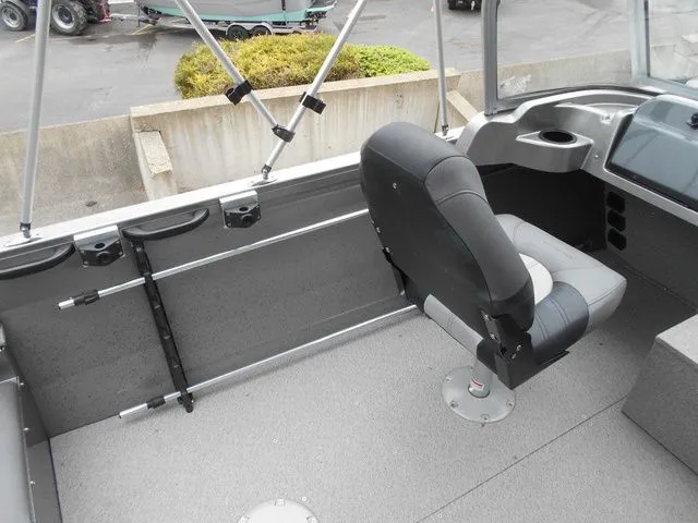 Slide: The Image of Crestliner 1700 Vision 2019 - 9