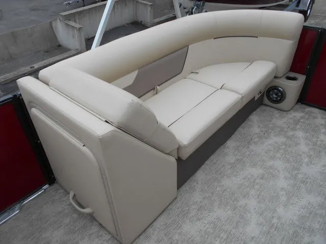 Slide: The Image of Crest Classic LX 220 L 2022 - 15