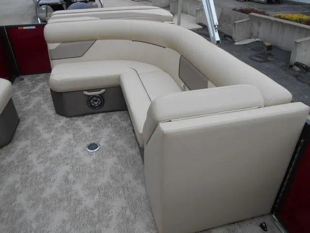 Slide: The Image of Crest Classic LX 220 L 2022 - 18