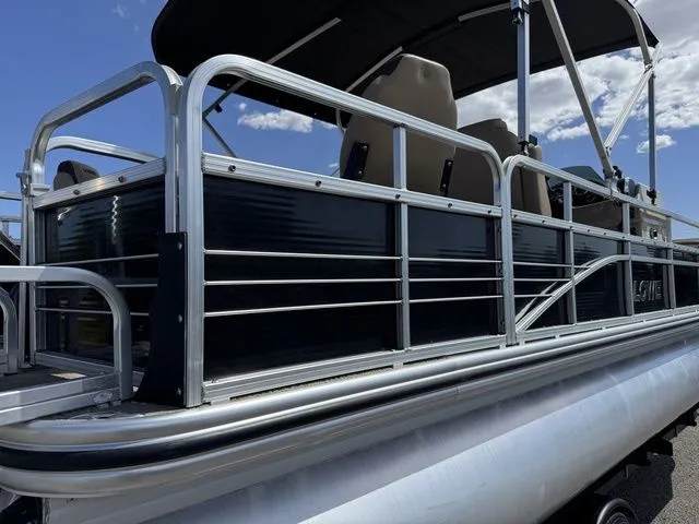 Slide: The Image of Lowe SF 214 Sport Fish 2017 - 13