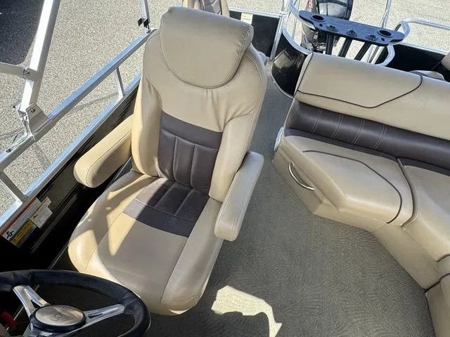 Slide: The Image of Lowe SF 214 Sport Fish 2017 - 31
